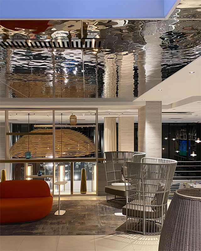 Monaco, Novotel Monte-Carlo, Refurbishment, Interior Architect IMLC, Lobby, Ceiling Panels EXYD-M, Installation BATI C, Photo EXYD, 2019