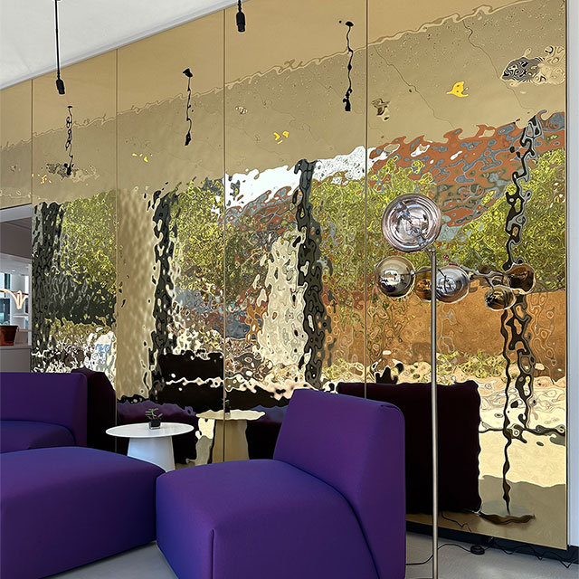 Germany, Munich, Canteen at Optineo, Wall System Lindner, Gold-Colored Wall Panels EXYD, Photo EXYD, 2023