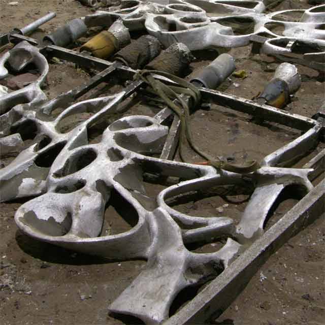NYC, 40 Bond Street, Sculptural Gate - Foundry Process, Casting of Segments in Autumn 2006 - Photo Bo Gehring