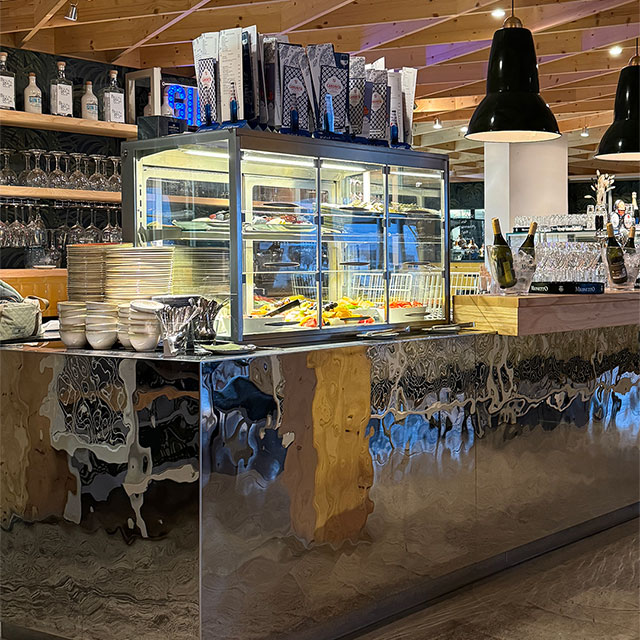 Germany, Waren on Lake Mueritz, Marina Resort Maremueritz, Interior Architects Kitzig, Kitchen Technology Guenther, Mirroring Furniture Cladding EXYD, Completion 2020, Photo 2024
