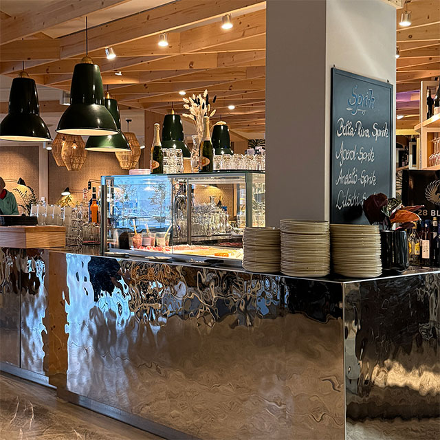 Germany, Waren on Lake Mueritz, Marina Resort Maremueritz, Interior Architects Kitzig, Kitchen Technology Guenther, Mirroring Furniture Cladding EXYD, Completion 2020, Photo 2024