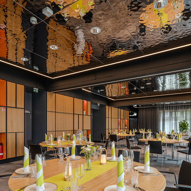 Germany, Wismar, Park Inn Radisson, Architect FORMWAENDE, Ceiling System Lindner, Ceiling Panels EXYD, Photo Andreas Rehkopp