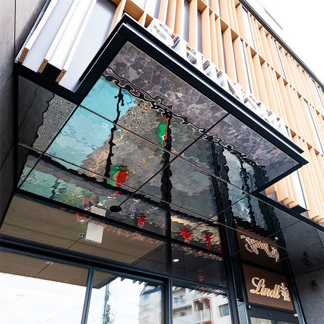 Japan, Yokohama, Shopping Mall Shinsui, Design Bauhaus MARUEI, North Gate, Soffit EXYD, Photo Kohei Shigetomi, 2024